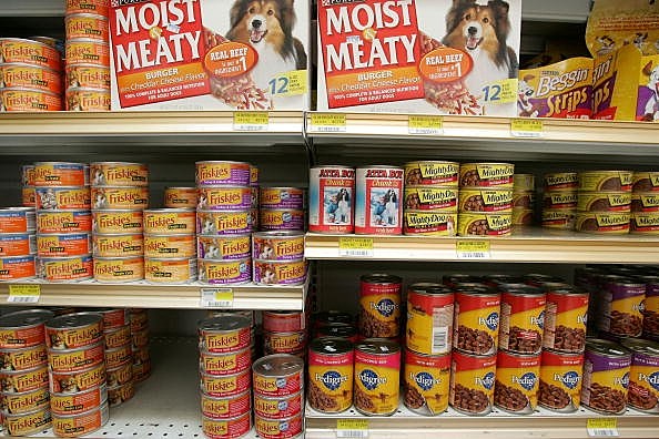 http://minnesotasnewcountry.com/files/2011/01/dog-food-shelf.jpg