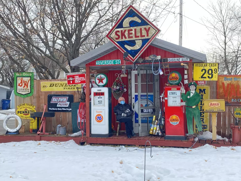 Bernie Sanders ‘Mittens Meme’ Comes to Life in St. Cloud